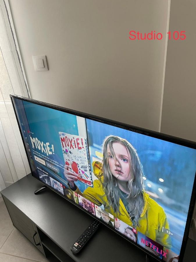 Studio A 300 M De La Gare De Mantes-La-Jolie Bagian luar foto