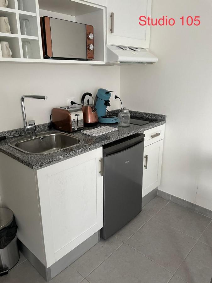 Studio A 300 M De La Gare De Mantes-La-Jolie Bagian luar foto
