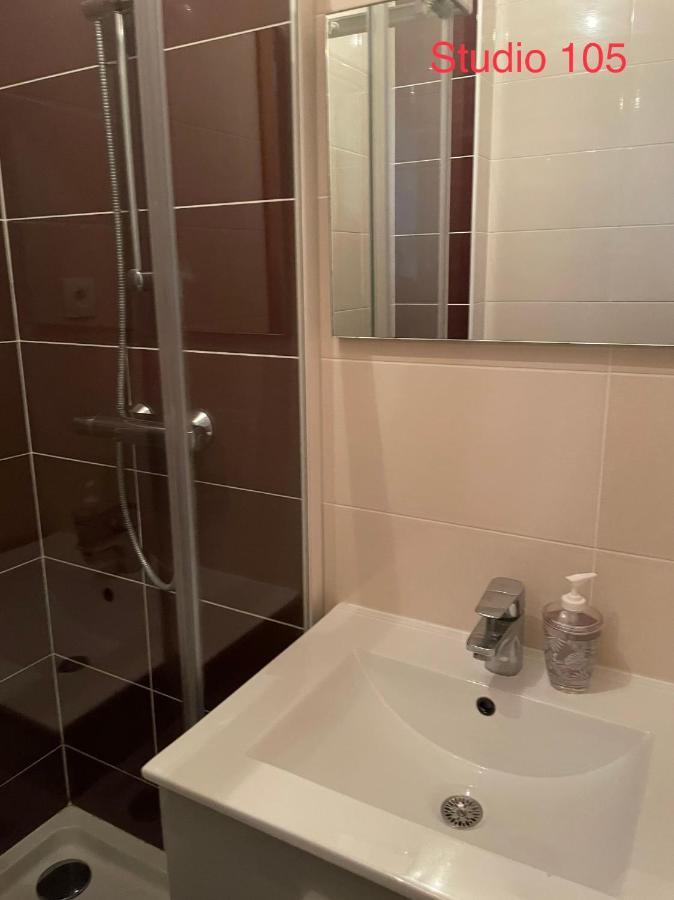 Studio A 300 M De La Gare De Mantes-La-Jolie Bagian luar foto