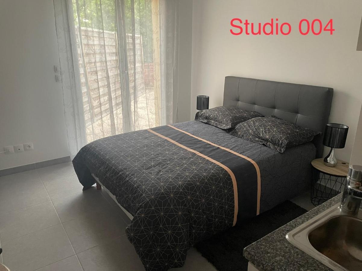Studio A 300 M De La Gare De Mantes-La-Jolie Bagian luar foto