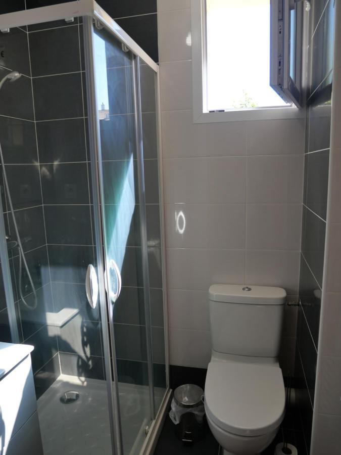 Studio A 300 M De La Gare De Mantes-La-Jolie Bagian luar foto