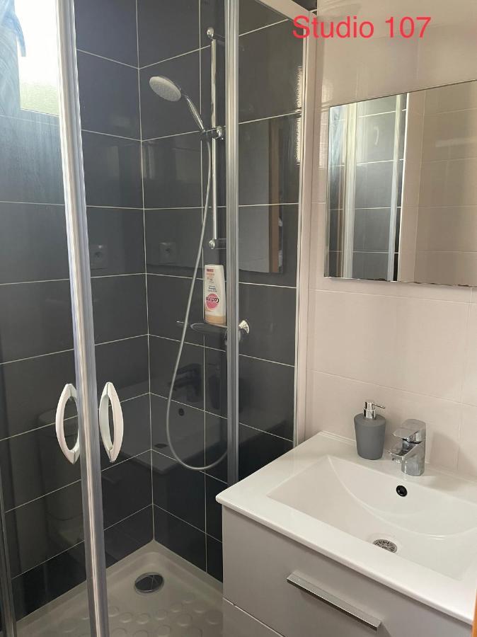 Studio A 300 M De La Gare De Mantes-La-Jolie Bagian luar foto