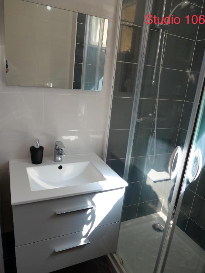Studio A 300 M De La Gare De Mantes-La-Jolie Bagian luar foto