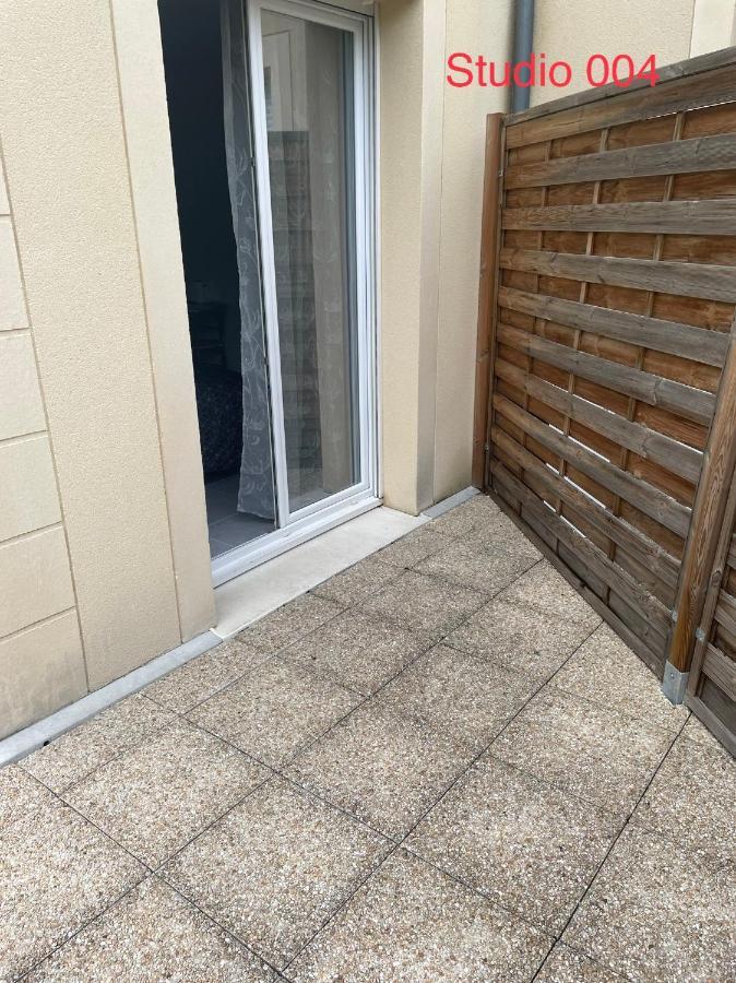 Studio A 300 M De La Gare De Mantes-La-Jolie Bagian luar foto