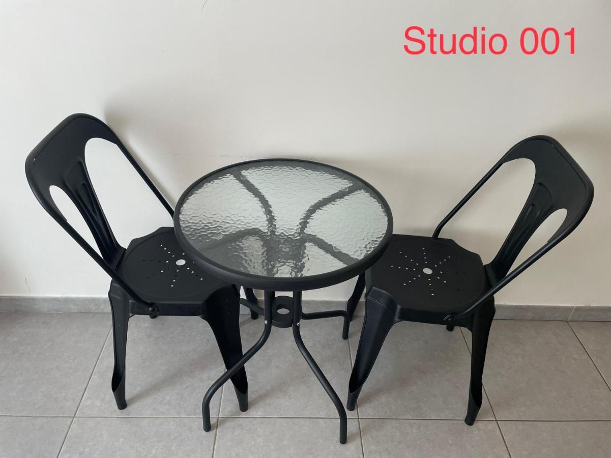 Studio A 300 M De La Gare De Mantes-La-Jolie Bagian luar foto
