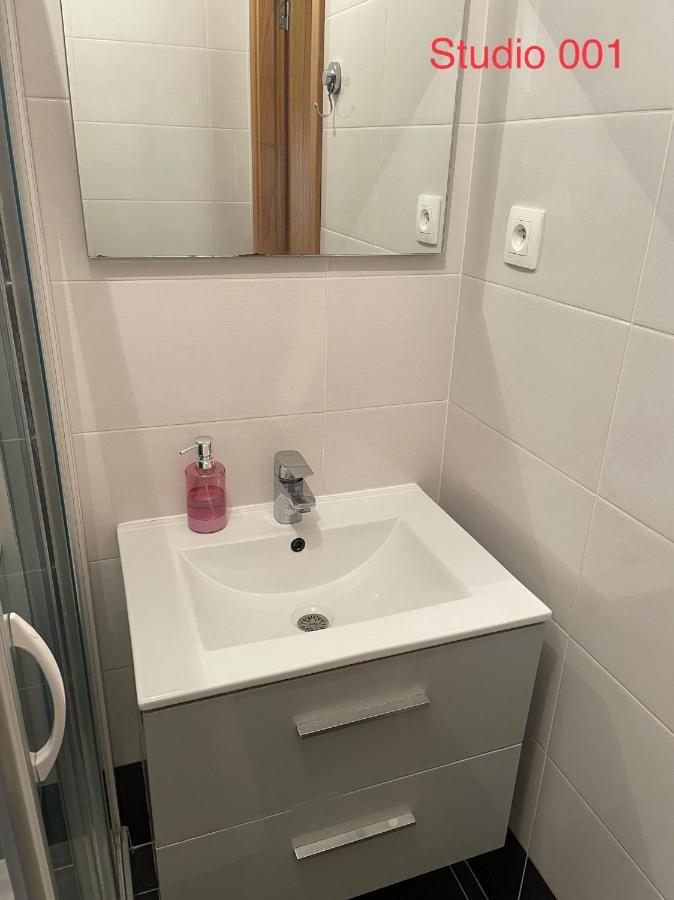 Studio A 300 M De La Gare De Mantes-La-Jolie Bagian luar foto