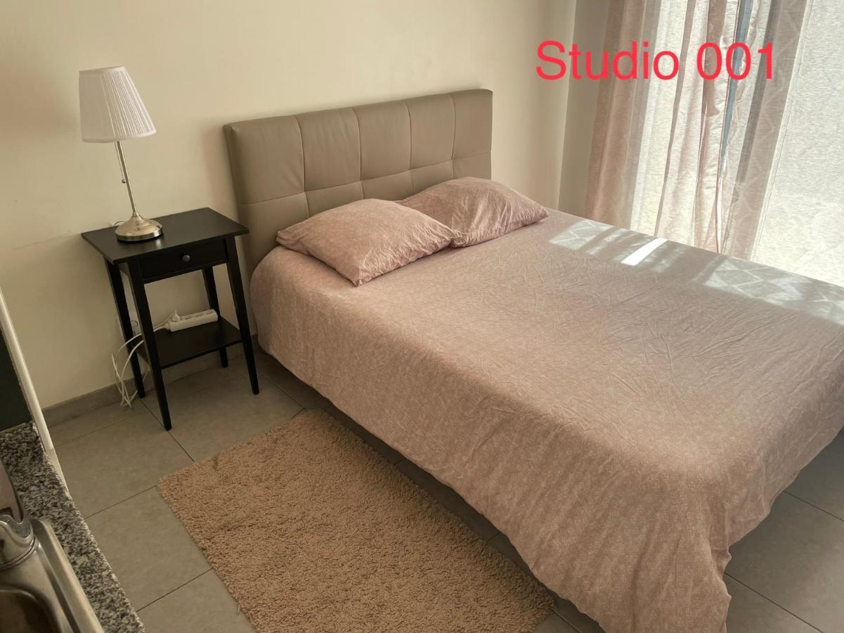 Studio A 300 M De La Gare De Mantes-La-Jolie Bagian luar foto