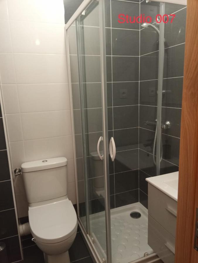 Studio A 300 M De La Gare De Mantes-La-Jolie Bagian luar foto