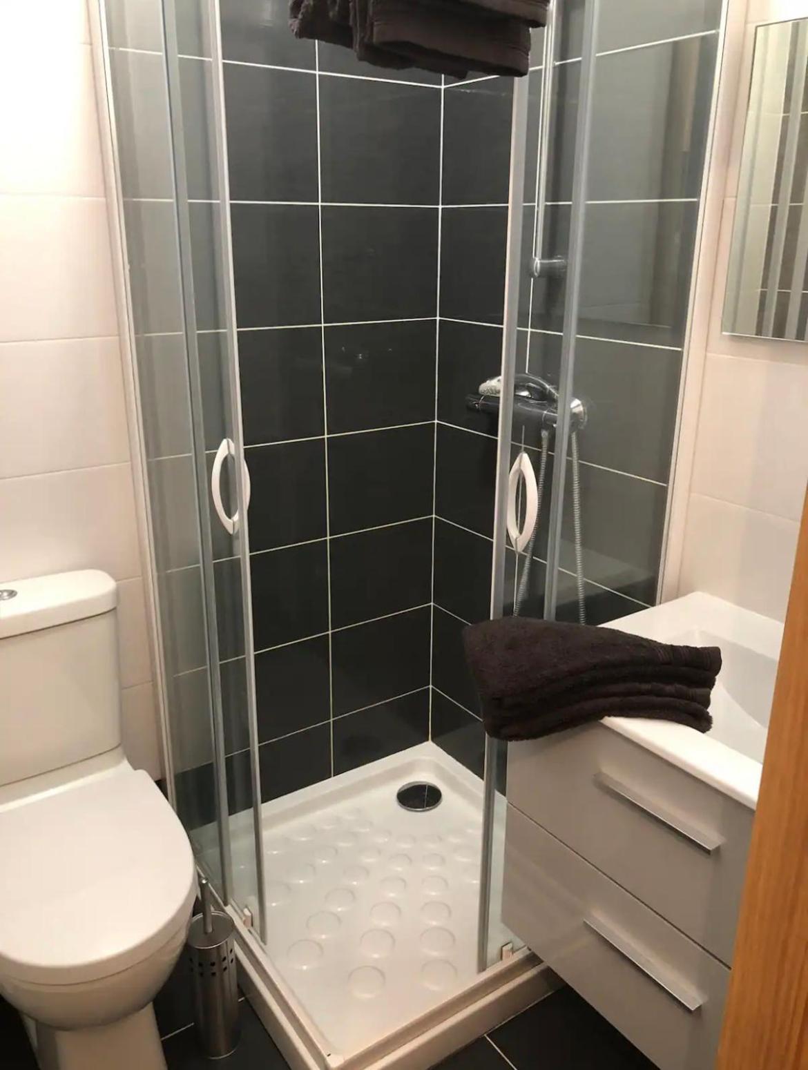 Studio A 300 M De La Gare De Mantes-La-Jolie Bagian luar foto