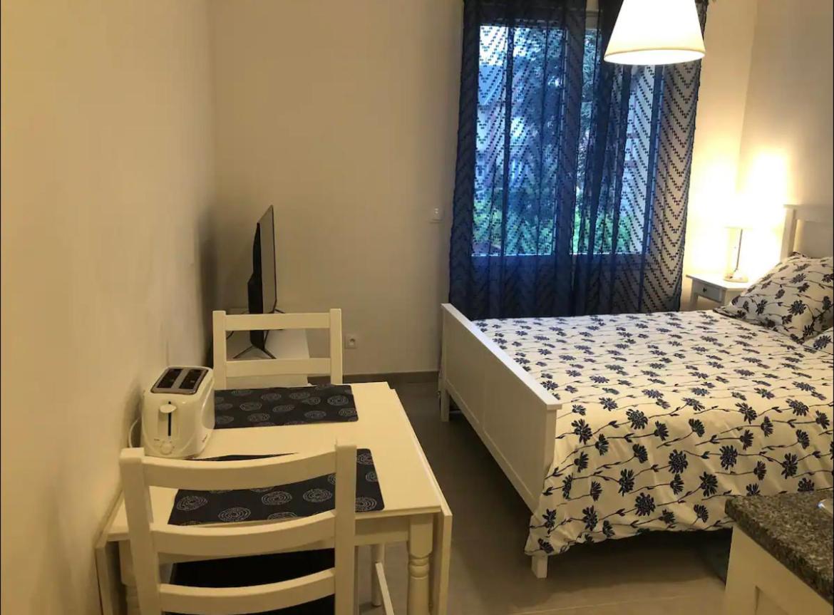 Studio A 300 M De La Gare De Mantes-La-Jolie Bagian luar foto