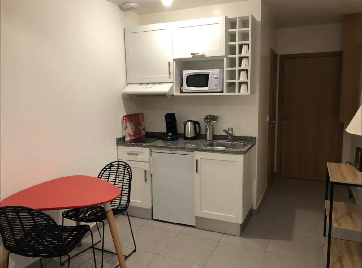 Studio A 300 M De La Gare De Mantes-La-Jolie Bagian luar foto